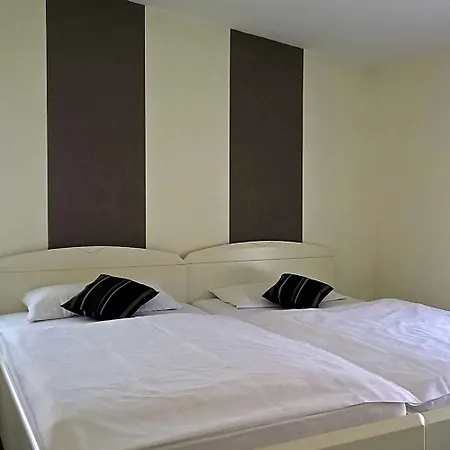 شقة فندقية Appartementhaus Am Dom 4*